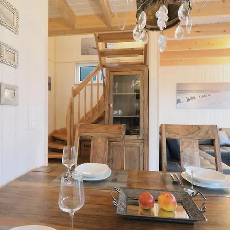 Strand-lodge